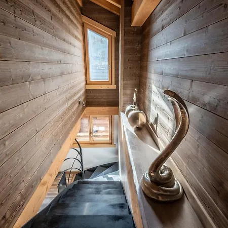 Hirondelle - By Emerald Chalet *
